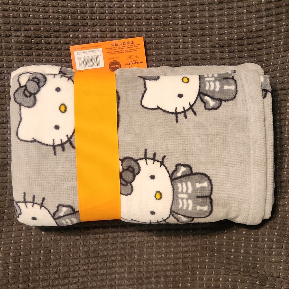 NWT Hello Kitty Halloween Grey Skeleton 2 Pack Hand Towels 🇺🇸
